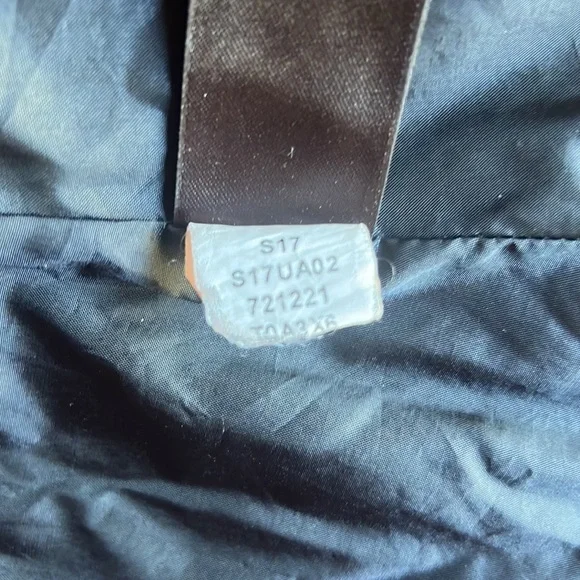 North Face lightweight, hide away hood fully lined woman’s jacket size Large - Picture 10 of 14